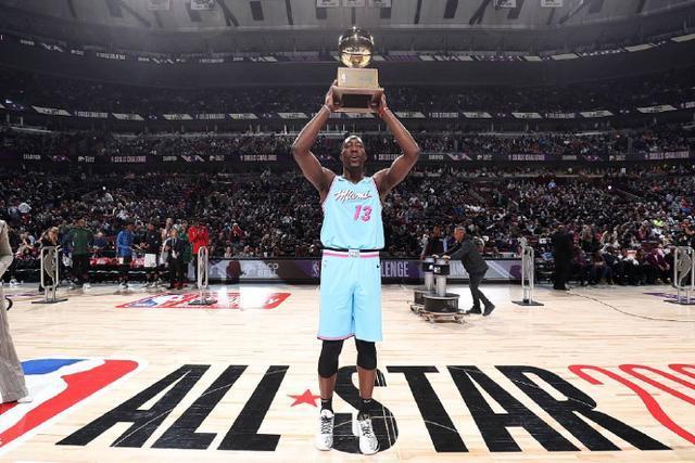 库里13中2仅得4分 绿军52分大胜勇士获11连胜