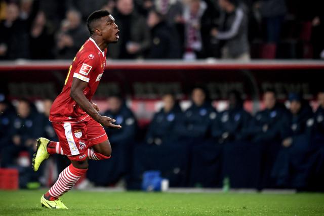 马兹拉维6次抢断9次对抗+2次解围 本赛季保持全勤